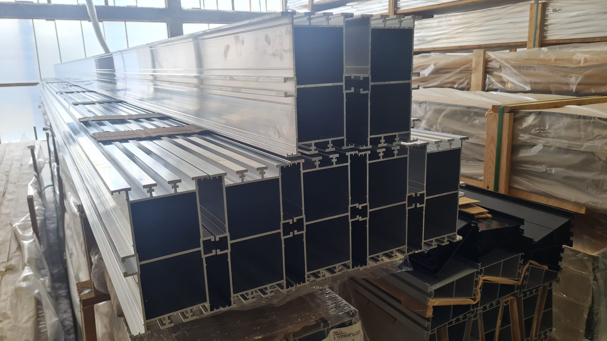 Profil aluminiowy dźwigar do budowy carportów kilkustanowiskowych