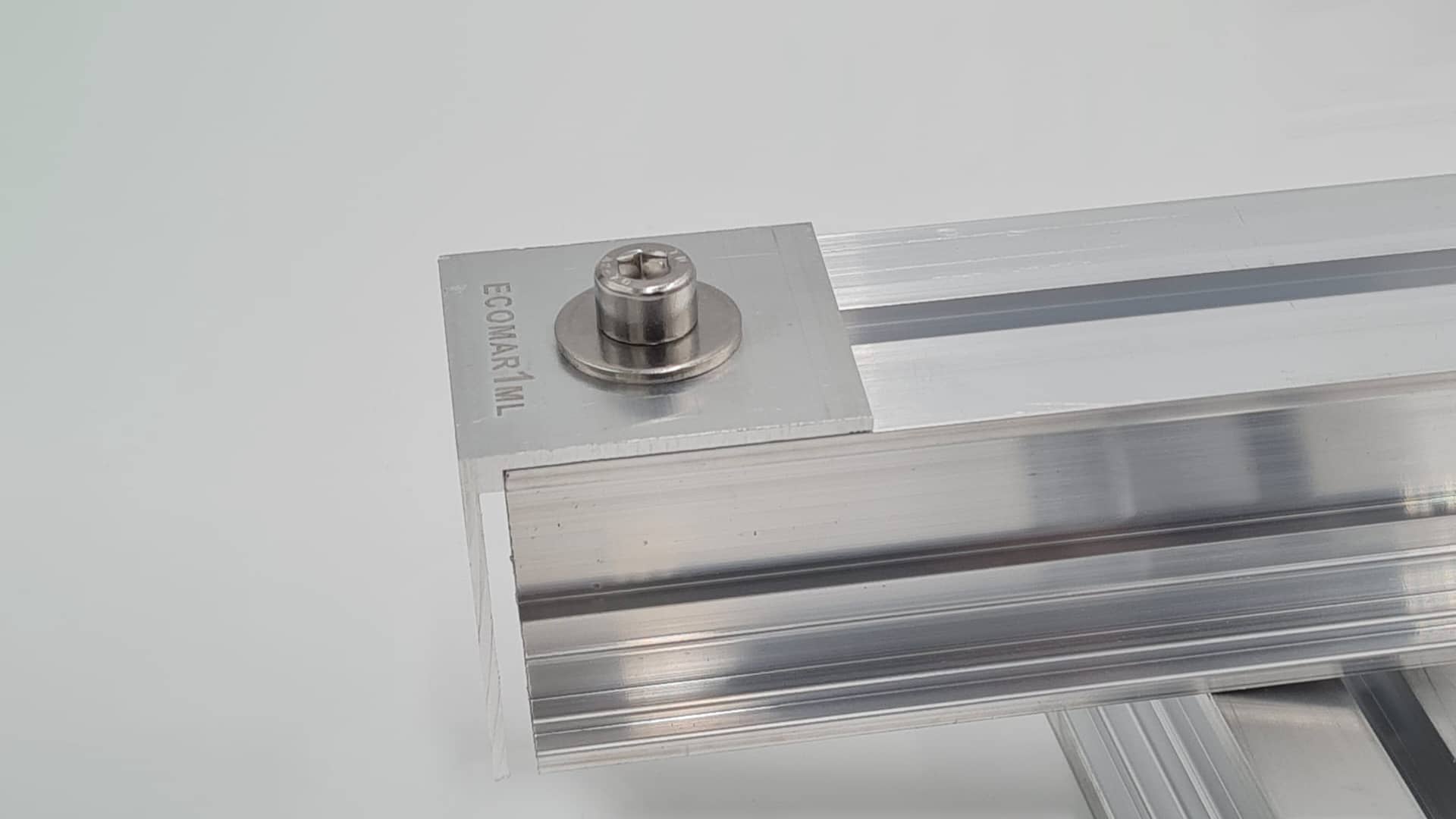 Klema końcowa dolna z 1 otworem ECOMAR1ML + śruba Klema końcowa dolna z 1 otworem ECOMAR1ML + śruba