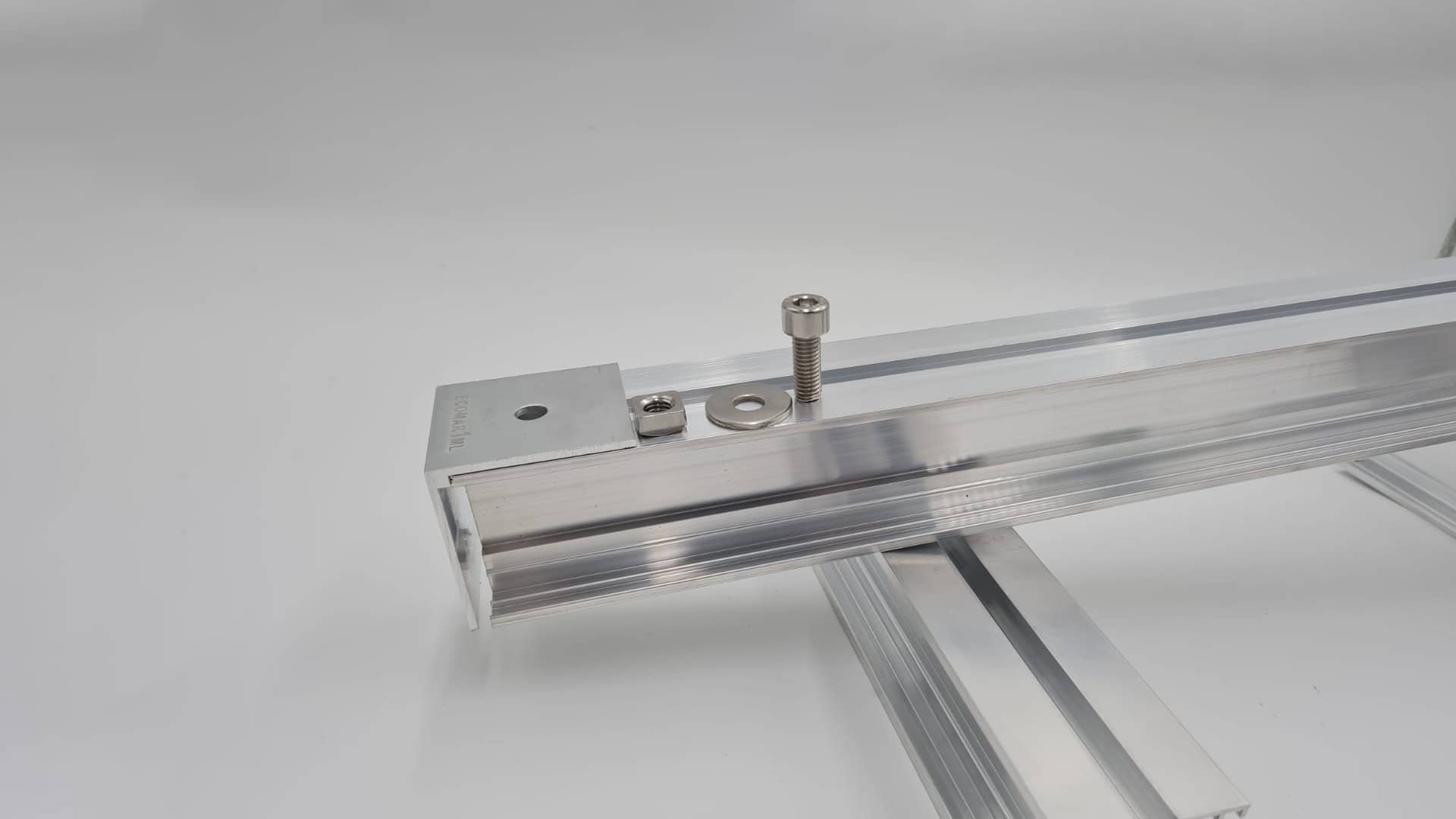 Klema końcowa dolna z 1 otworem ECOMAR1ML + śruba Klema końcowa dolna z 1 otworem ECOMAR1ML + śruba